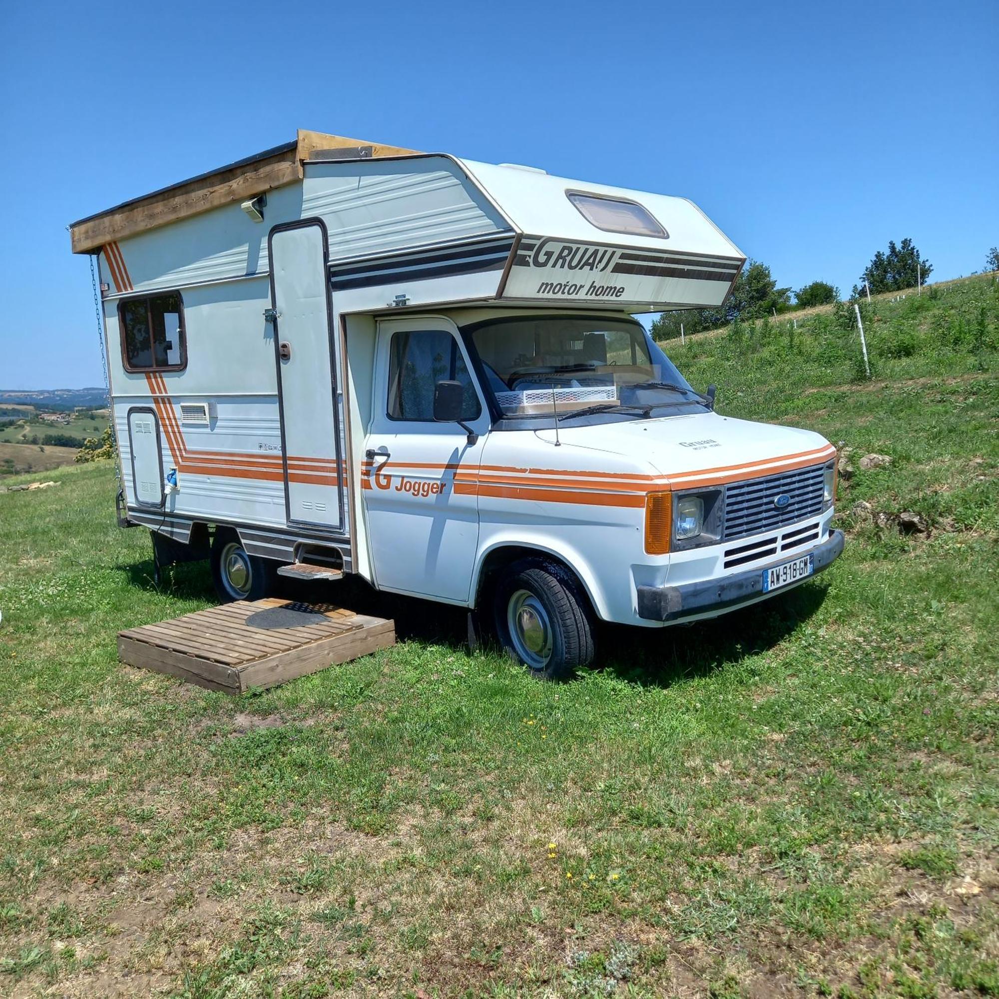 Camping Car Vintage Saint-Barthelemy-le-Plain エクステリア 写真