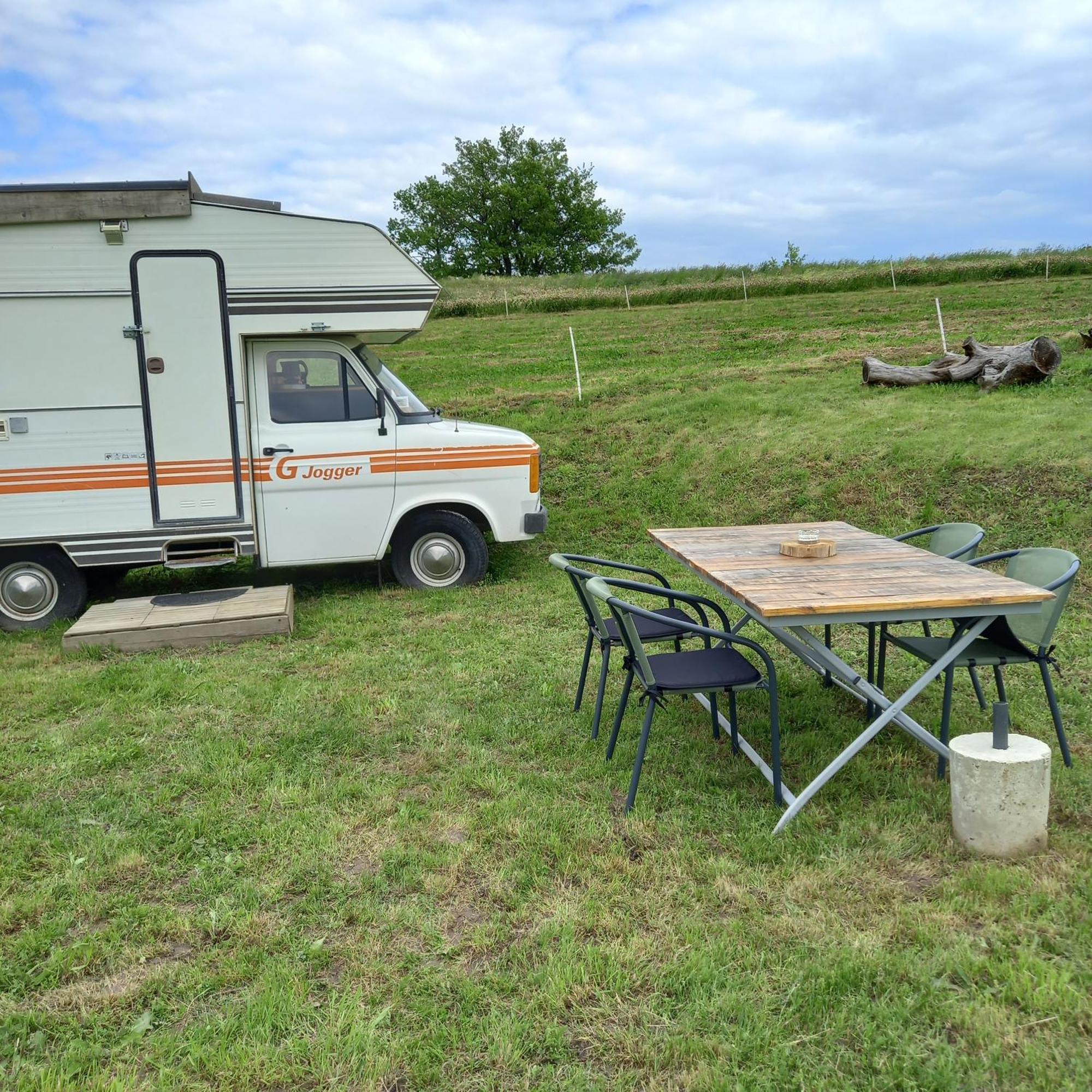 Camping Car Vintage Saint-Barthelemy-le-Plain エクステリア 写真